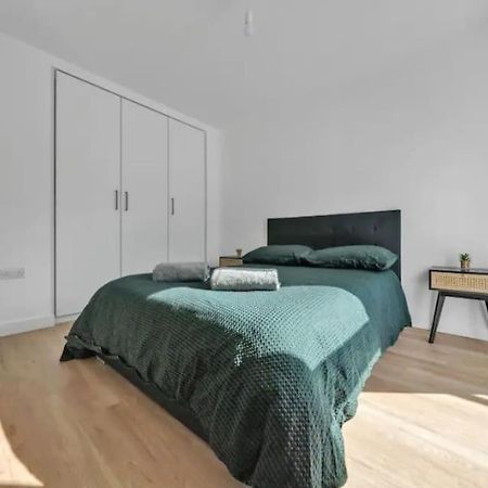 Апартаменти Deluxe 1 Bed In Colindale Wembley With Freewifitv Лондон Екстер'єр фото