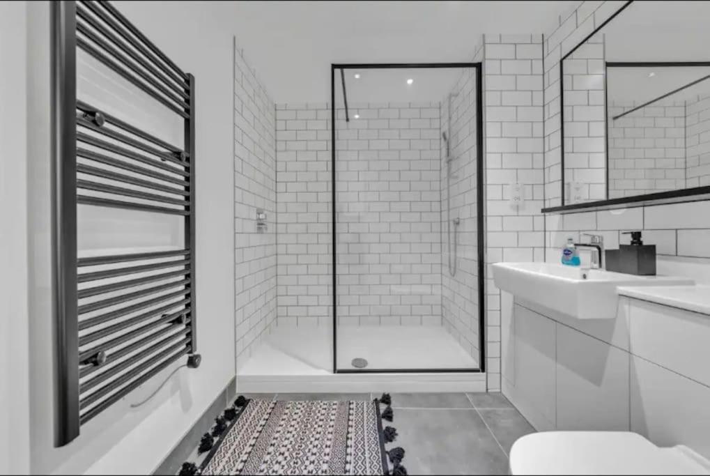 Апартаменти Deluxe 1 Bed In Colindale Wembley With Freewifitv Лондон Екстер'єр фото
